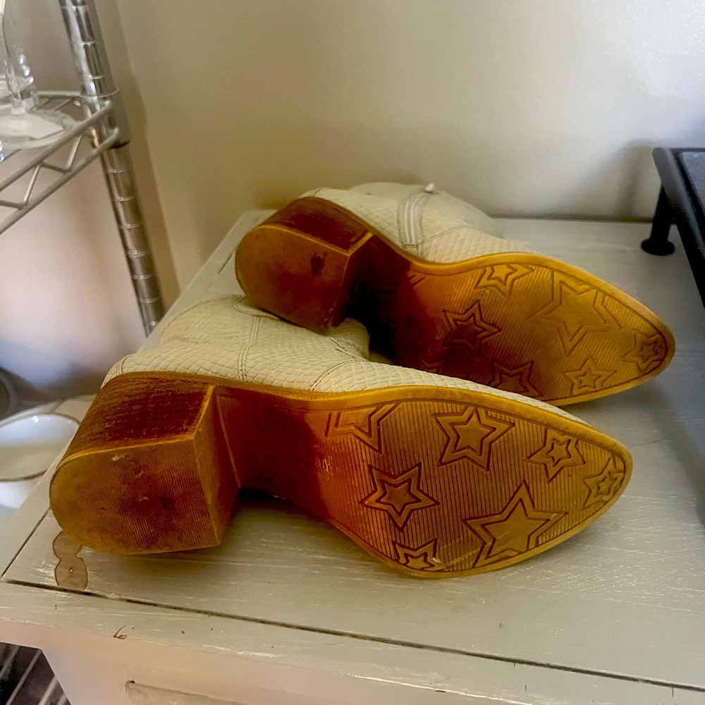 Women's Gray Cowboy Ankle Boots size 7 1/2 great condition! - Picture 4 of 4